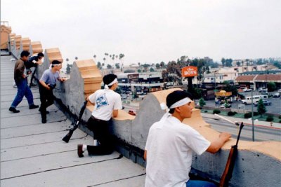 02-koreans-on-roof