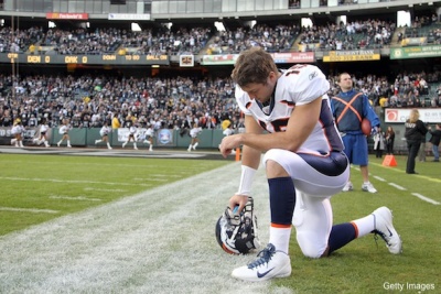 03-tebowing