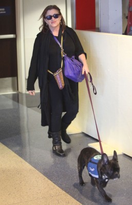 01-carrie-fisher-and-dog