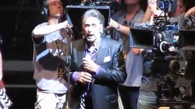 03-Pacino-singing-2.jpg