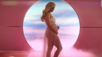 09-Katy-Perry-Pregnant