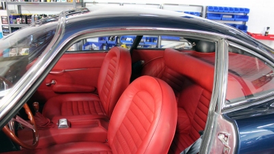 02-Adams-Lambo-400GT-Red-interior