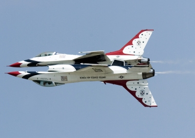 Thunderbirds 5 and 6 pass perform an "Reflection Pass" during a practice show at Scott AFB, Illinois August 11, 2006.  U.S. Air Force Photo/Master Sgt Jack Braden