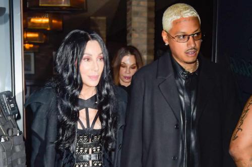05 - NEWS - CHER DATING YOUNGER MAN