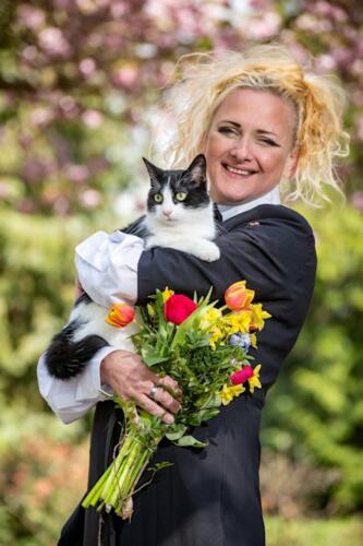 08 - Woman marries cat