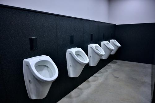 08 - news urinals