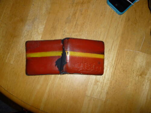 09 - paint wallet red